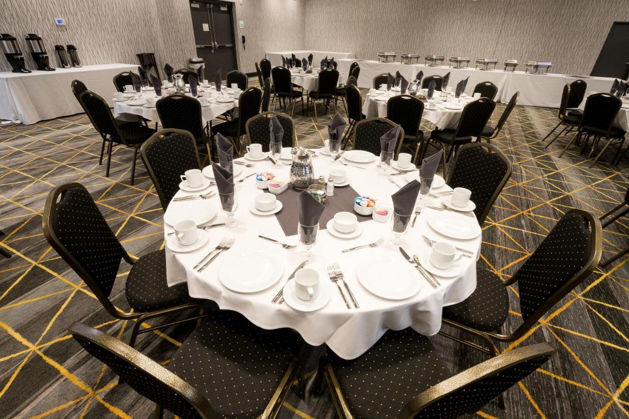 Holiday Inn & Suites Detroit - Troy By Ihg エクステリア 写真