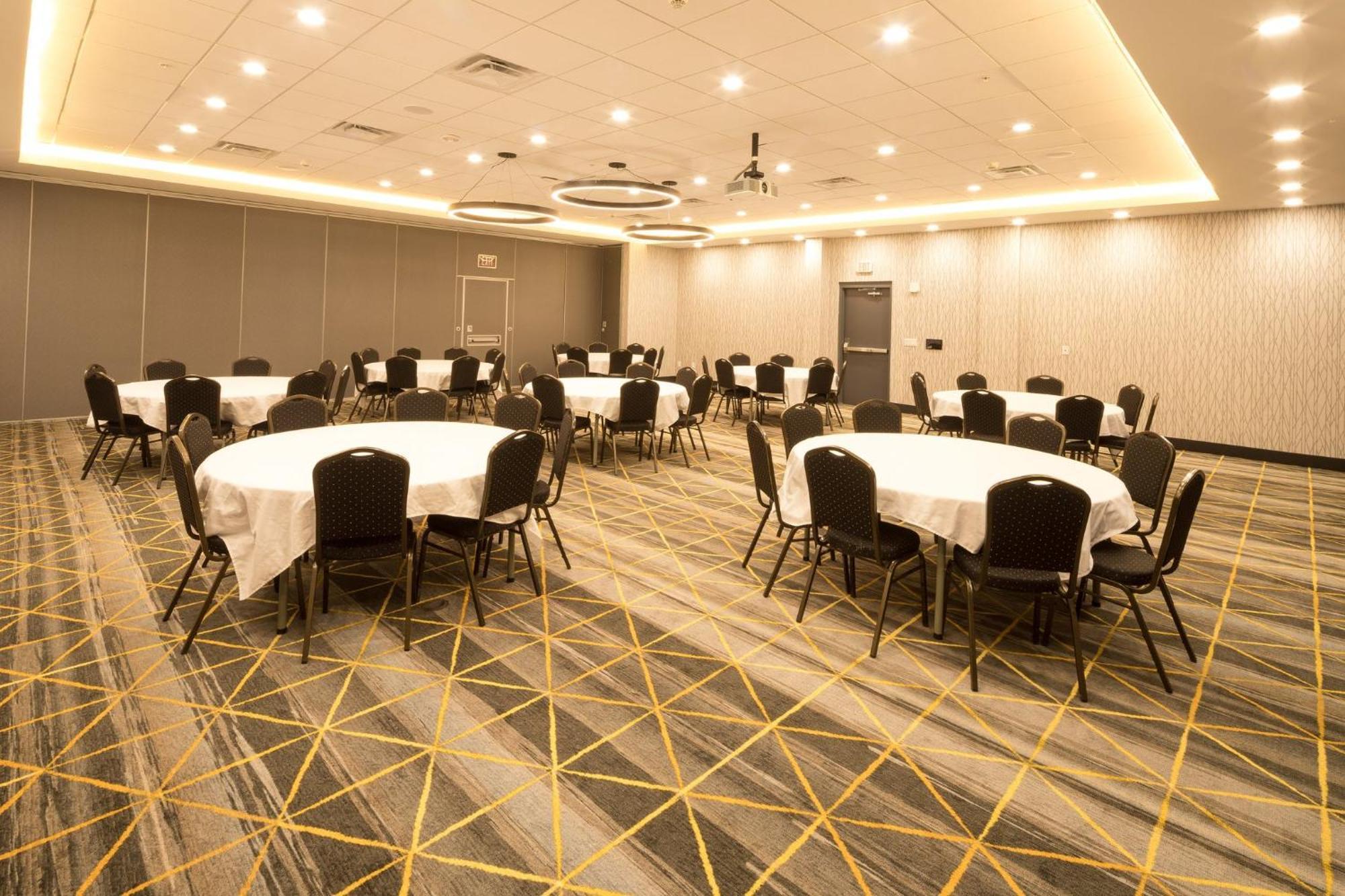 Holiday Inn & Suites Detroit - Troy By Ihg エクステリア 写真